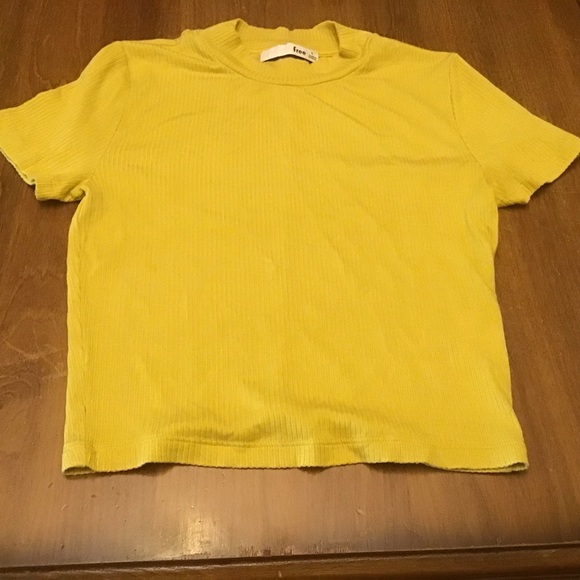 Aritzia Wilfred Free
Go-To T-Shirt
Stretchy ribbed crewneck tshirt Gold EUC - Picture 1 of 8